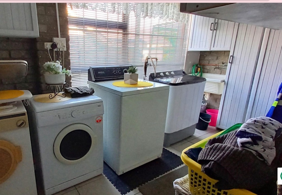  Bedroom Property for Sale in Kleinbaai Western Cape